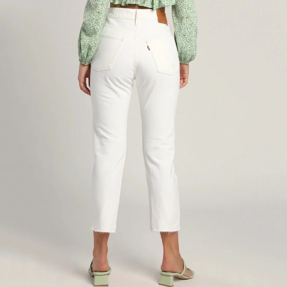 NWT Levi’s 501 High Rise Crop Jeans in Everything’s Fine White Distressed